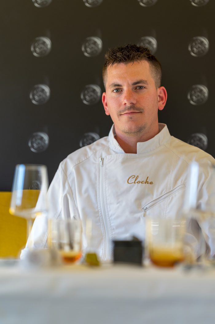 Chef Tobias Clocheret in de keuken van Restaurant Cloche